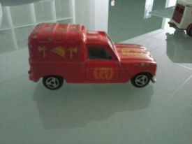 Model Renault 4 Fourgonette altAkASJFAzzNvVQTUMv9j9HnsDPzzV_0hsSYPiwv5jvS94