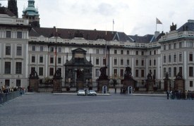 ANW-05 - Praag 090996 - Voorplein regeringscentrum Scan10272