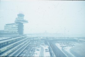 EHAM in de sneeuw. foto van dia CJvR Scan10765