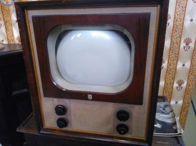 Zo..even een nieuwe tv uitgezocht, retrolook...en uit voorraad leverbaar...