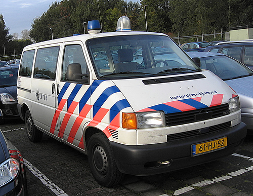 De huidige afbeelding heeft geen alternatieve tekst. De bestandsnaam is: vw-bus-t4-rotterdamse-politie.jpg