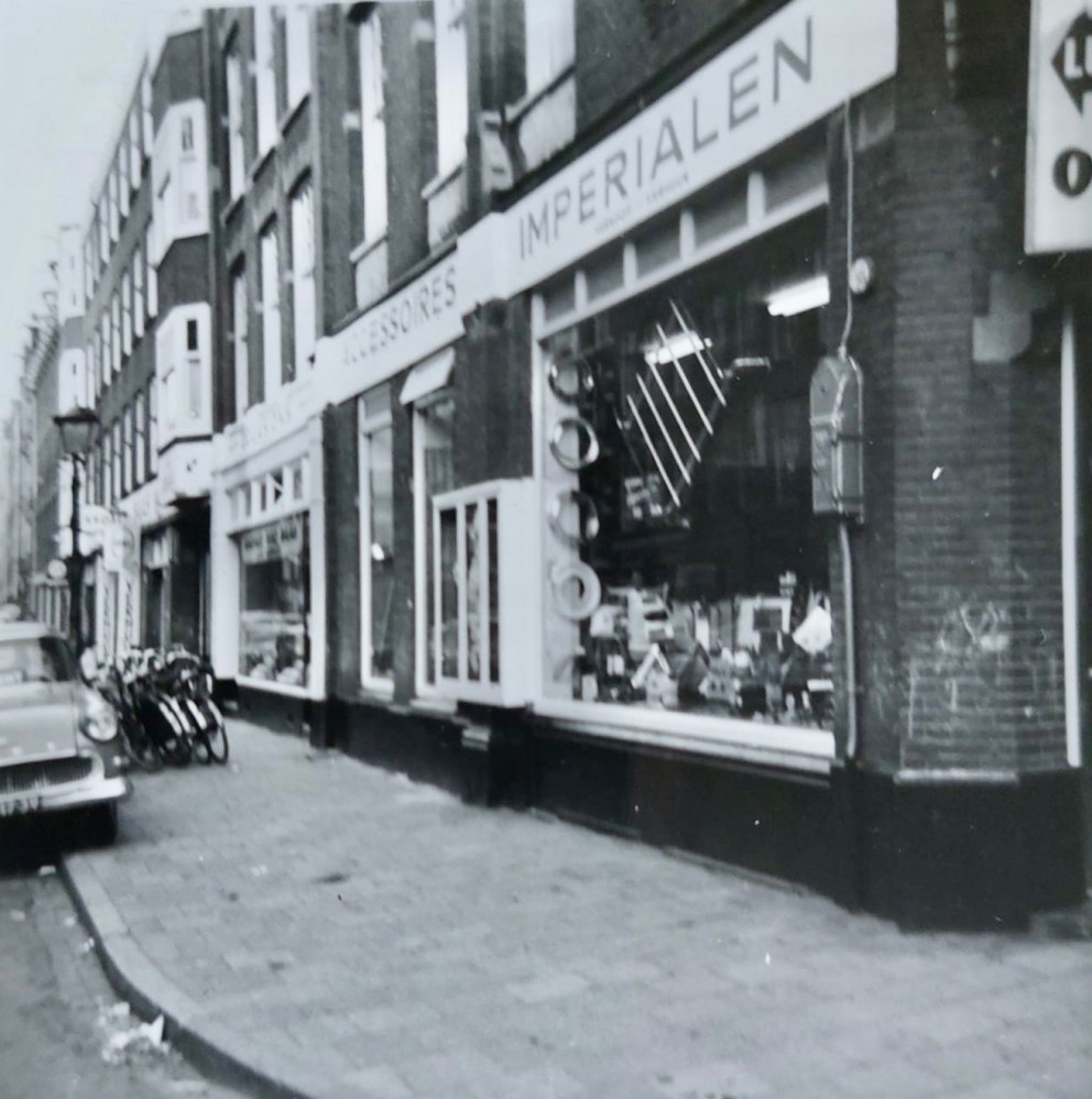 De huidige afbeelding heeft geen alternatieve tekst. De bestandsnaam is: amsterdam-ouke-baas-shop-op-de-hoek-ostadestraat-d84625d9-b45f-486d-8675-cdd969bed81c.jpg