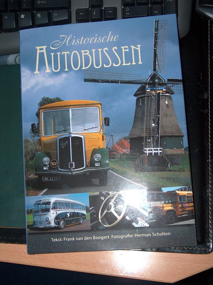 De huidige afbeelding heeft geen alternatieve tekst. De bestandsnaam is: boek-historische-autobussen.jpg