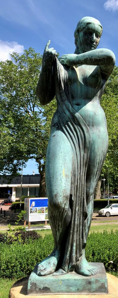 De huidige afbeelding heeft geen alternatieve tekst. De bestandsnaam is: nude-beeld-.jpg