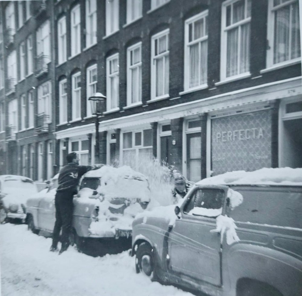 De huidige afbeelding heeft geen alternatieve tekst. De bestandsnaam is: amzsterdam-ostadestraat-sneeuw-ruimen-22072aa2-12b7-492f-be9f-c7fcd900533f.jpg