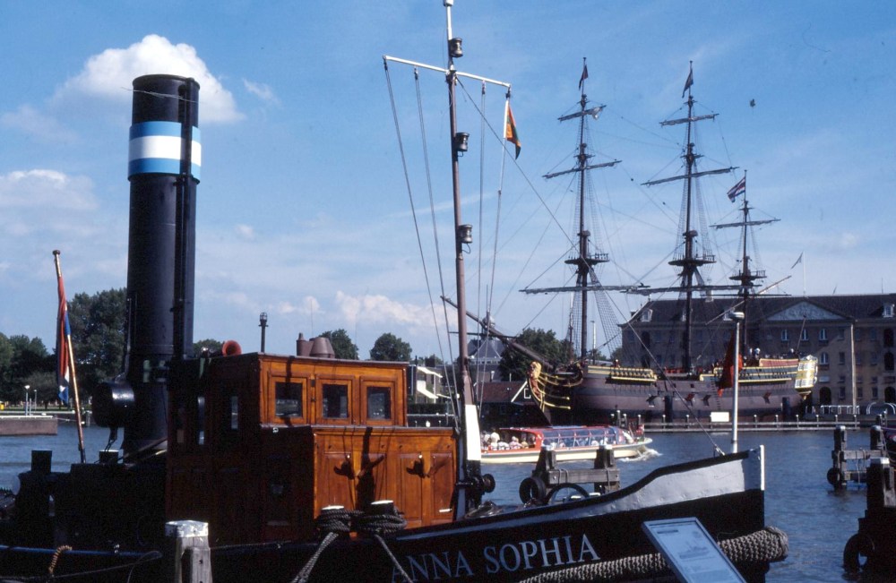 De huidige afbeelding heeft geen alternatieve tekst. De bestandsnaam is: anx-45-amsterdam-290797-scheepvaartmuseum-en-schepen-scan10319.jpg