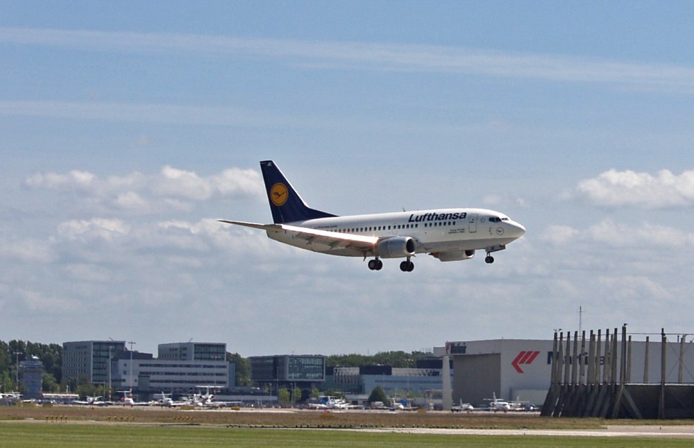 De huidige afbeelding heeft geen alternatieve tekst. De bestandsnaam is: b737-5-lh-landt-spl-240511-p5242540_edited.jpg