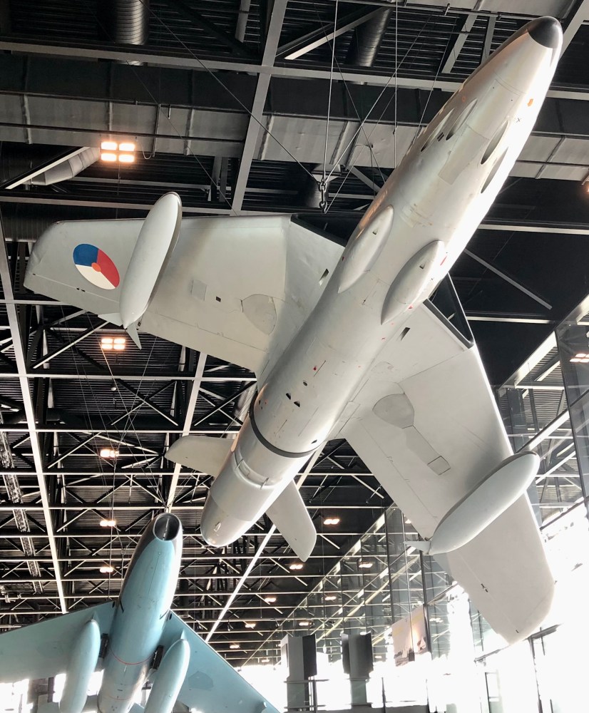 De huidige afbeelding heeft geen alternatieve tekst. De bestandsnaam is: hawker-hunter-en-thunderstreak-in-nmm-260324-img_4039.jpg