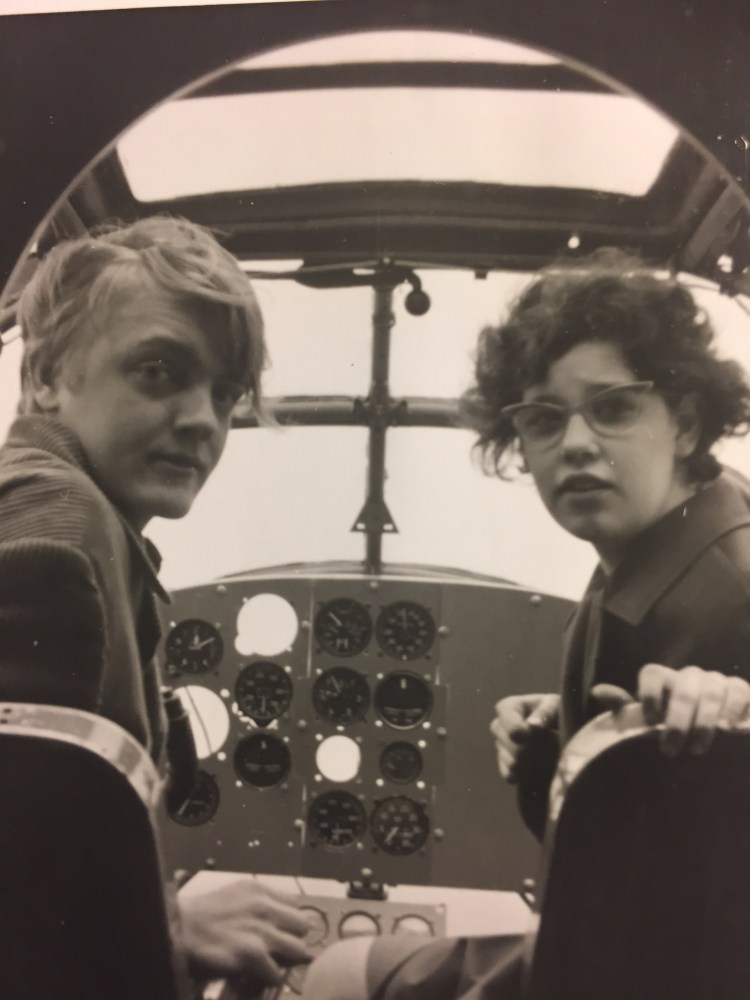 De huidige afbeelding heeft geen alternatieve tekst. De bestandsnaam is: truus-en-leo-in-de-siebel-als-jonge-mensen-thumbnail_img_0878.jpg