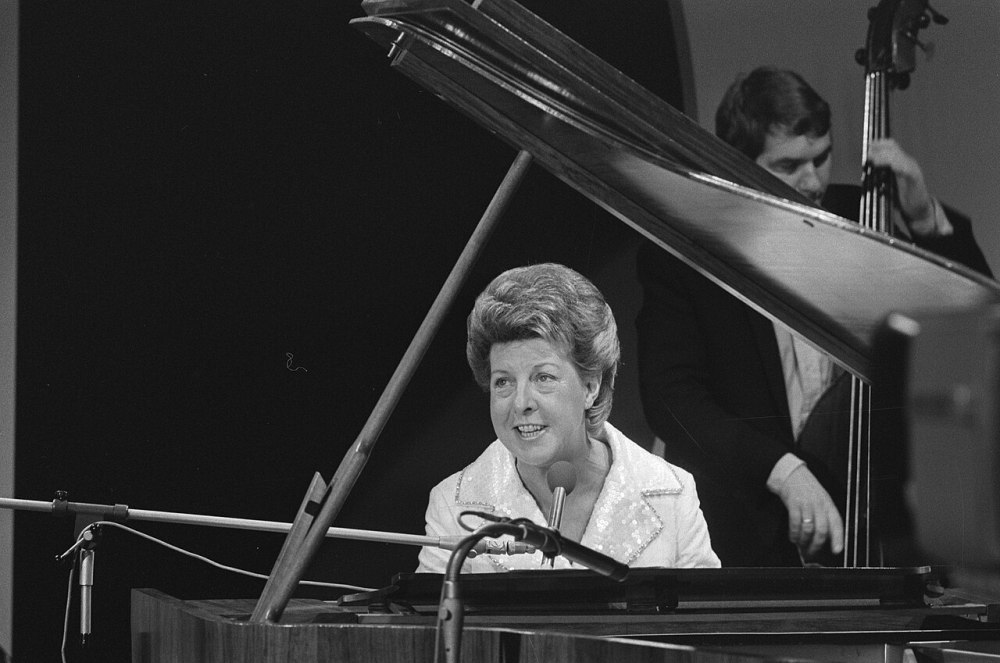 De huidige afbeelding heeft geen alternatieve tekst. De bestandsnaam is: pia-b-in-1975.jpg