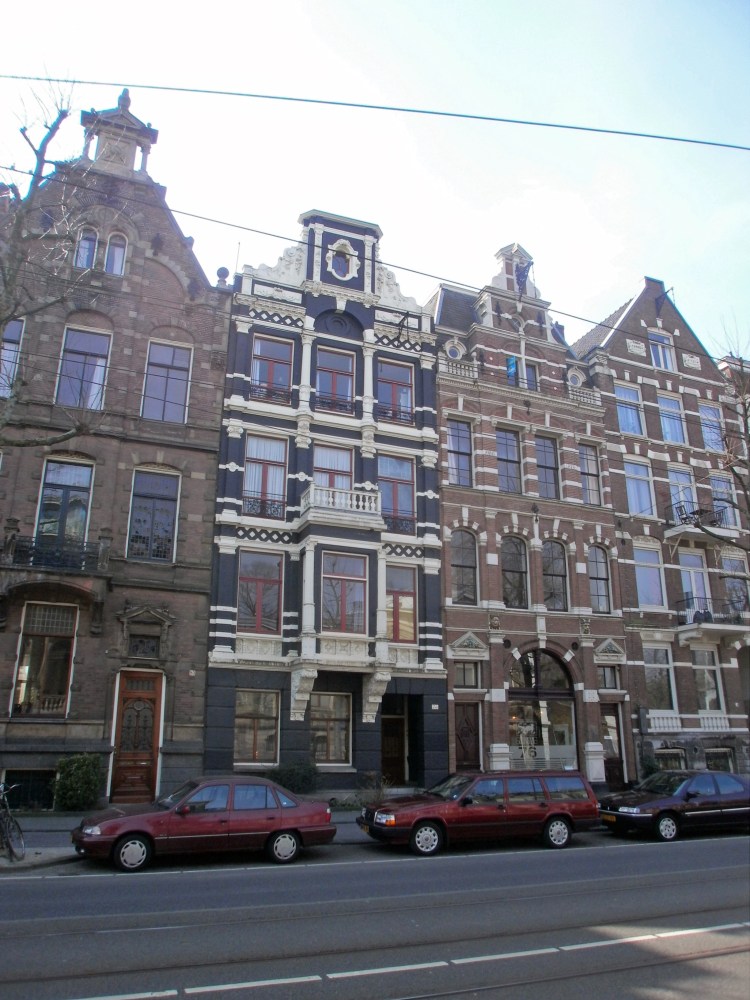 De huidige afbeelding heeft geen alternatieve tekst. De bestandsnaam is: plantage-middenlaan-p4080069_edited.jpg