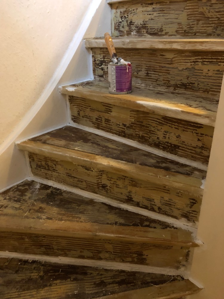 De huidige afbeelding heeft geen alternatieve tekst. De bestandsnaam is: trap-5-plamuur-en-grond-randen-img_1509.jpg