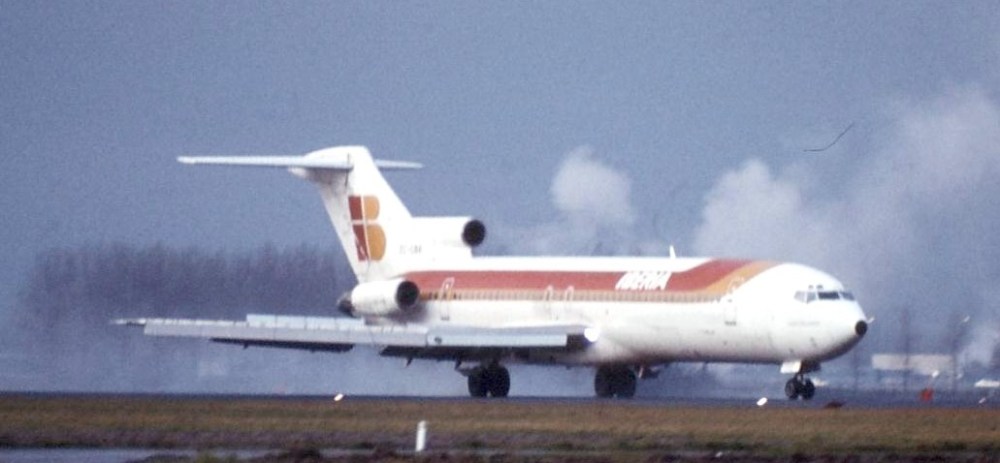 De huidige afbeelding heeft geen alternatieve tekst. De bestandsnaam is: 15438-boeing-727-2-ib-landt-eham-221282-ec-cba-scan10104.jpg