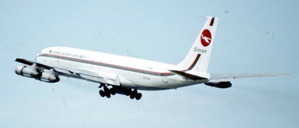 De huidige afbeelding heeft geen alternatieve tekst. De bestandsnaam is: 16018-boeing-707-321c-banglasdesh-cleans-up-eham-250783-scan10138.jpg
