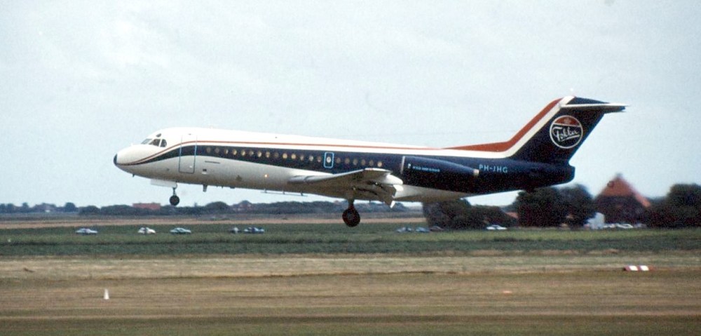 De huidige afbeelding heeft geen alternatieve tekst. De bestandsnaam is: 16110-ehtx-130883-fokker-f-28-ph-jhg-almost-on-the-ground.scan10022.jpg