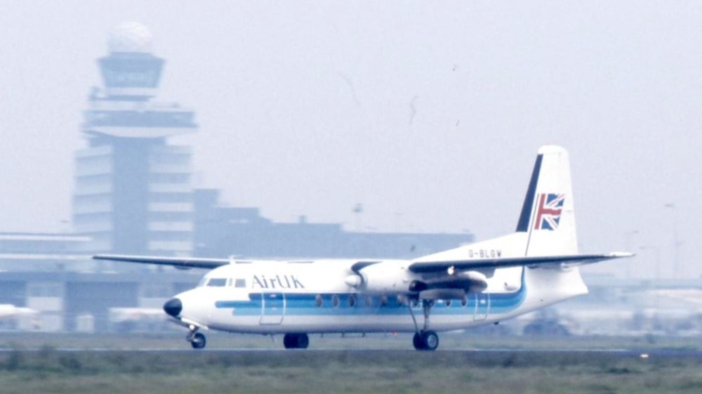 De huidige afbeelding heeft geen alternatieve tekst. De bestandsnaam is: 218027-eham-280588-fokker-f-27-uk-g-blgw-t.o.-scan10631.jpg