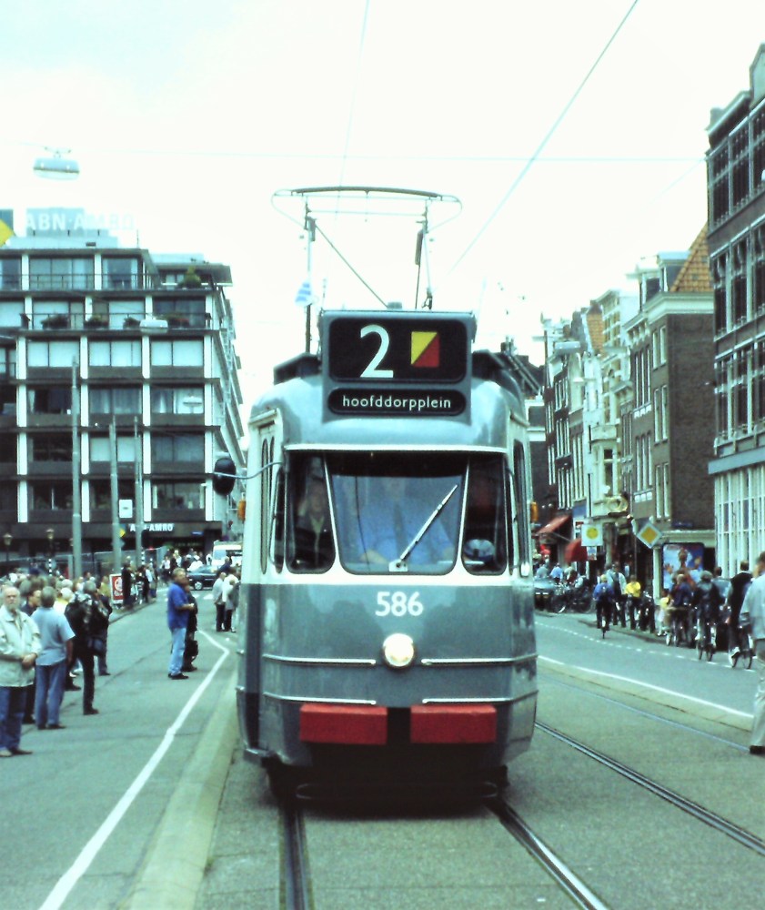 De huidige afbeelding heeft geen alternatieve tekst. De bestandsnaam is: enkel-gelede-tram-586-lijn-2-adam-160900.jpg