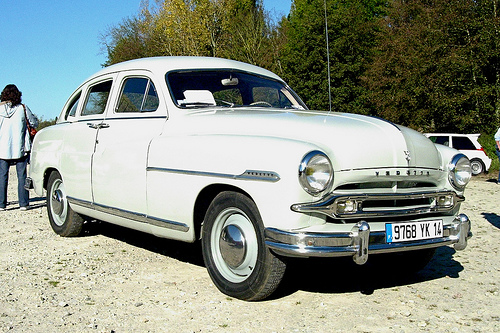 De huidige afbeelding heeft geen alternatieve tekst. De bestandsnaam is: ford-vedette-1951.jpg