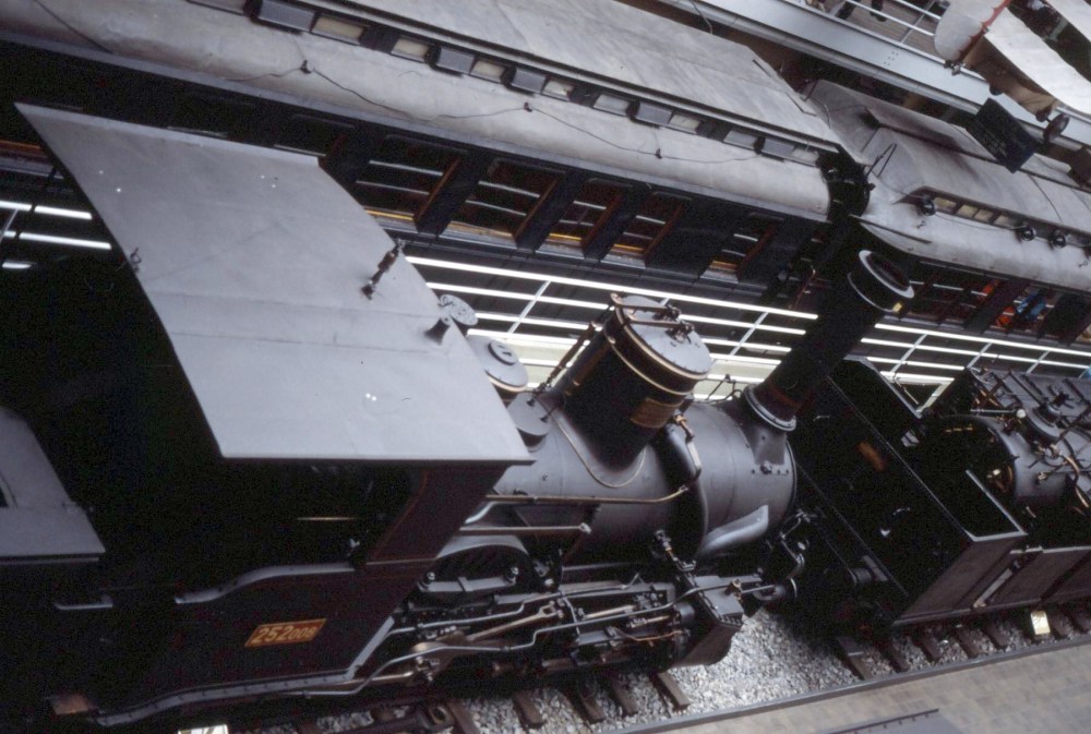 De huidige afbeelding heeft geen alternatieve tekst. De bestandsnaam is: aob14-praag-281098-stoomlocs-scan10834.jpg