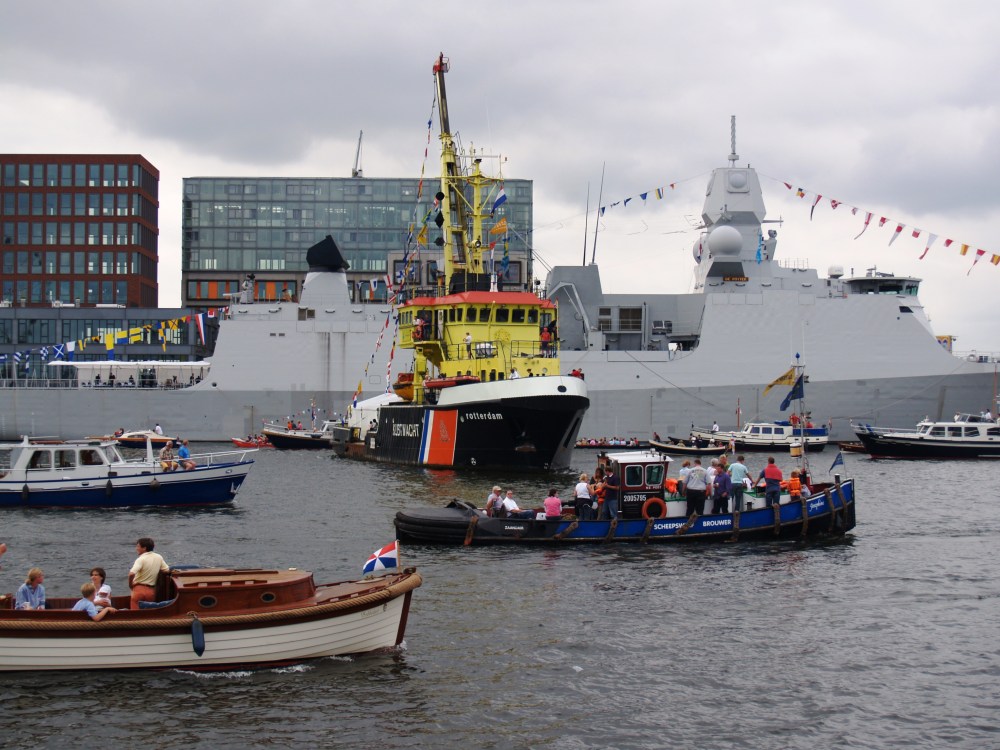 De huidige afbeelding heeft geen alternatieve tekst. De bestandsnaam is: sail2005.havendienst.p1010032.jpg