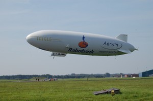 De huidige afbeelding heeft geen alternatieve tekst. De bestandsnaam is: zeppelin.jpg