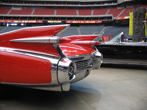 De huidige afbeelding heeft geen alternatieve tekst. De bestandsnaam is: cadillac-62-convertible-tails-foto-darth-maltball.jpg