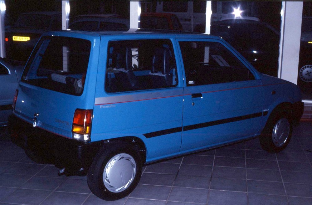 De huidige afbeelding heeft geen alternatieve tekst. De bestandsnaam is: daihatsu-cuore-premiere-1988-ams19-scan10187.jpg