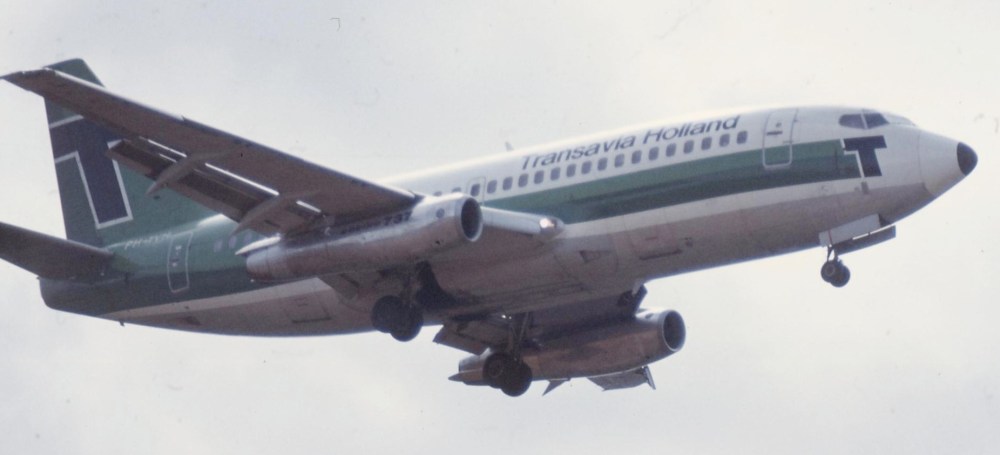 De huidige afbeelding heeft geen alternatieve tekst. De bestandsnaam is: 15408-boeing-737-2-ph-tvh-hv-landt-eham-sum-82-scan10086.jpg