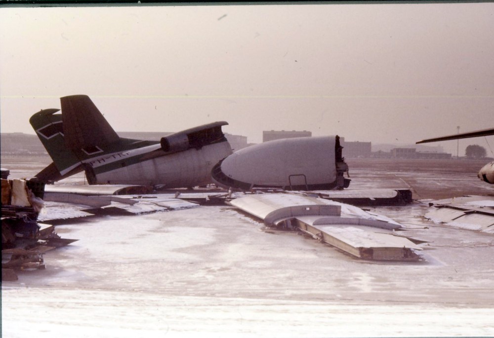 De huidige afbeelding heeft geen alternatieve tekst. De bestandsnaam is: aerospatiale-caravelles-hv-sloop-spl-winter76-211018-scan10366.jpg