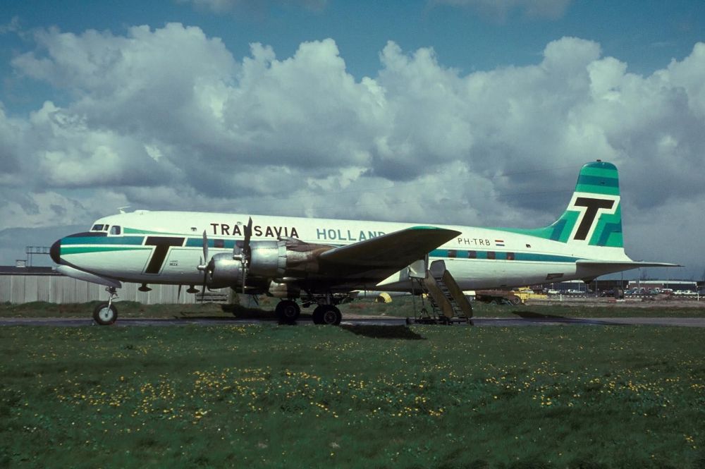 De huidige afbeelding heeft geen alternatieve tekst. De bestandsnaam is: dc6b-transavia.jpg
