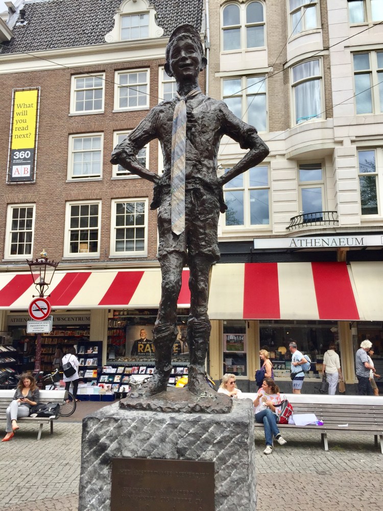 De huidige afbeelding heeft geen alternatieve tekst. De bestandsnaam is: lieverdje-aan-het-spui-img_3801.jpg