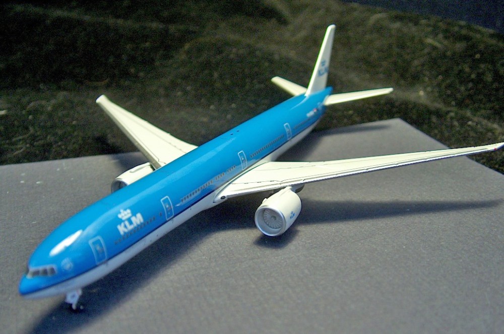 De huidige afbeelding heeft geen alternatieve tekst. De bestandsnaam is: fri-113007-boeing-777-3-klm-hpim7963_edited.jpg