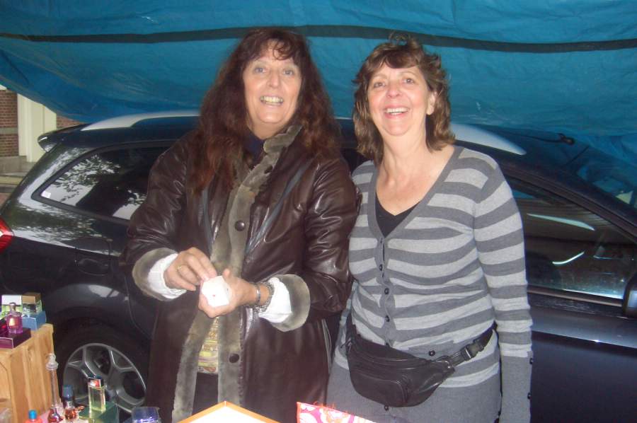 De huidige afbeelding heeft geen alternatieve tekst. De bestandsnaam is: peet-en-zus-rommelmarkt20open20havend_208-5-102000005.jpg