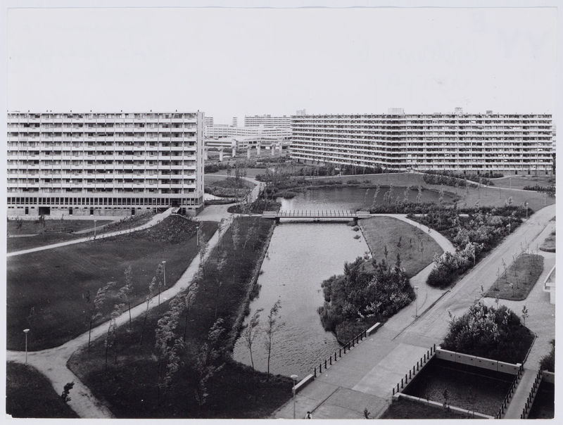 De huidige afbeelding heeft geen alternatieve tekst. De bestandsnaam is: bijlmermeer-1.jpg