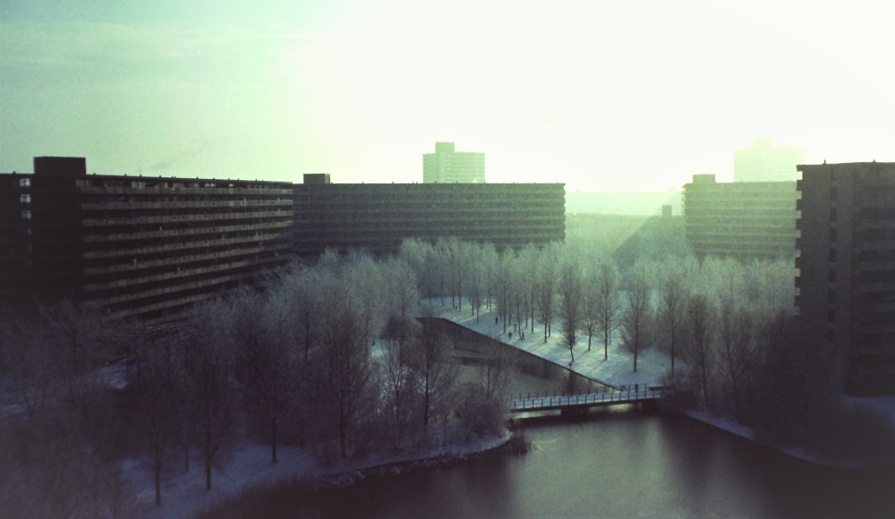 De huidige afbeelding heeft geen alternatieve tekst. De bestandsnaam is: bijlmermeer-1180-met-sneeuw-pict1218.jpg