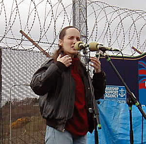 De huidige afbeelding heeft geen alternatieve tekst. De bestandsnaam is: faslane-speaker.jpg