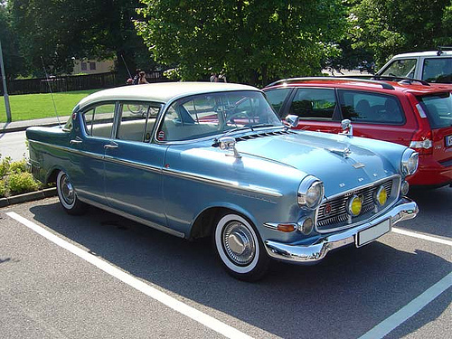 De huidige afbeelding heeft geen alternatieve tekst. De bestandsnaam is: opel-kapitan-1957.jpg