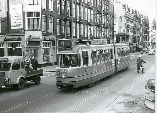 De huidige afbeelding heeft geen alternatieve tekst. De bestandsnaam is: amsterdam-van-woustraat-met-tram-4-552.jpg