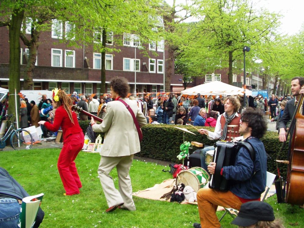 De huidige afbeelding heeft geen alternatieve tekst. De bestandsnaam is: koninginnedag-amsterda-e.o.-300408-013.jpg