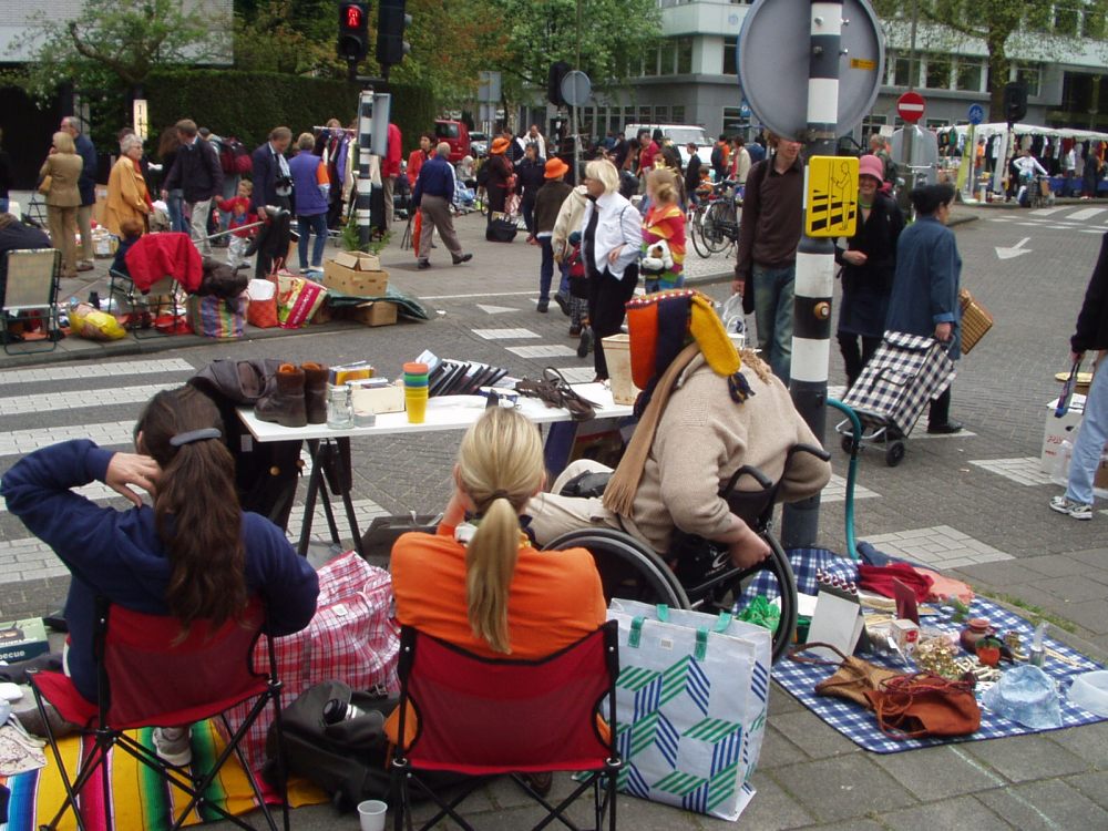 De huidige afbeelding heeft geen alternatieve tekst. De bestandsnaam is: koninginnedag.apollolaan.p4300129.jpg