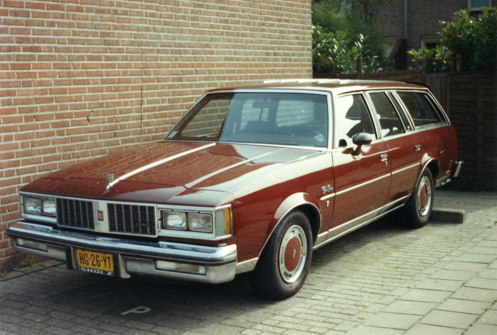 De huidige afbeelding heeft geen alternatieve tekst. De bestandsnaam is: oldsmobiel-cutlass-cruiser-brougham-estate-hg26yt-almere-1988-scan10020.jpg