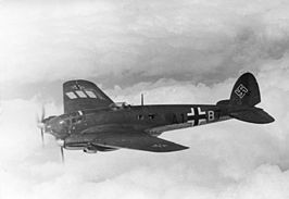 De huidige afbeelding heeft geen alternatieve tekst. De bestandsnaam is: 10-mei-1940-heinkel-he111-in-flight.jpg