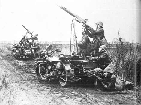 De huidige afbeelding heeft geen alternatieve tekst. De bestandsnaam is: 10-mei-1940-nederlandse-luchtafweer.gif
