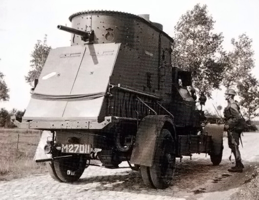 De huidige afbeelding heeft geen alternatieve tekst. De bestandsnaam is: 10-mei-1940-nederlandse-pantserwagentruck.jpg