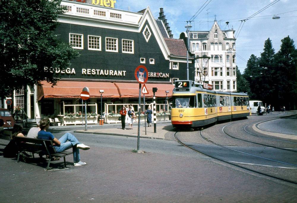 De huidige afbeelding heeft geen alternatieve tekst. De bestandsnaam is: gvb-dubbelgelede-tram-rokin.jpg