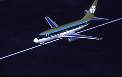 De huidige afbeelding heeft geen alternatieve tekst. De bestandsnaam is: 1995-boeing-737-200-aer-lingus.jpg