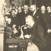 De huidige afbeelding heeft geen alternatieve tekst. De bestandsnaam is: bell-telephone-1876.jpg