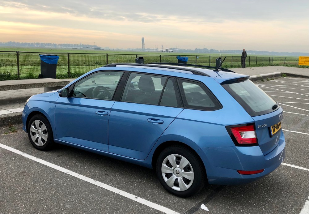 De huidige afbeelding heeft geen alternatieve tekst. De bestandsnaam is: fabia-combi-xp426f-op-schiphol-img_1917.jpg